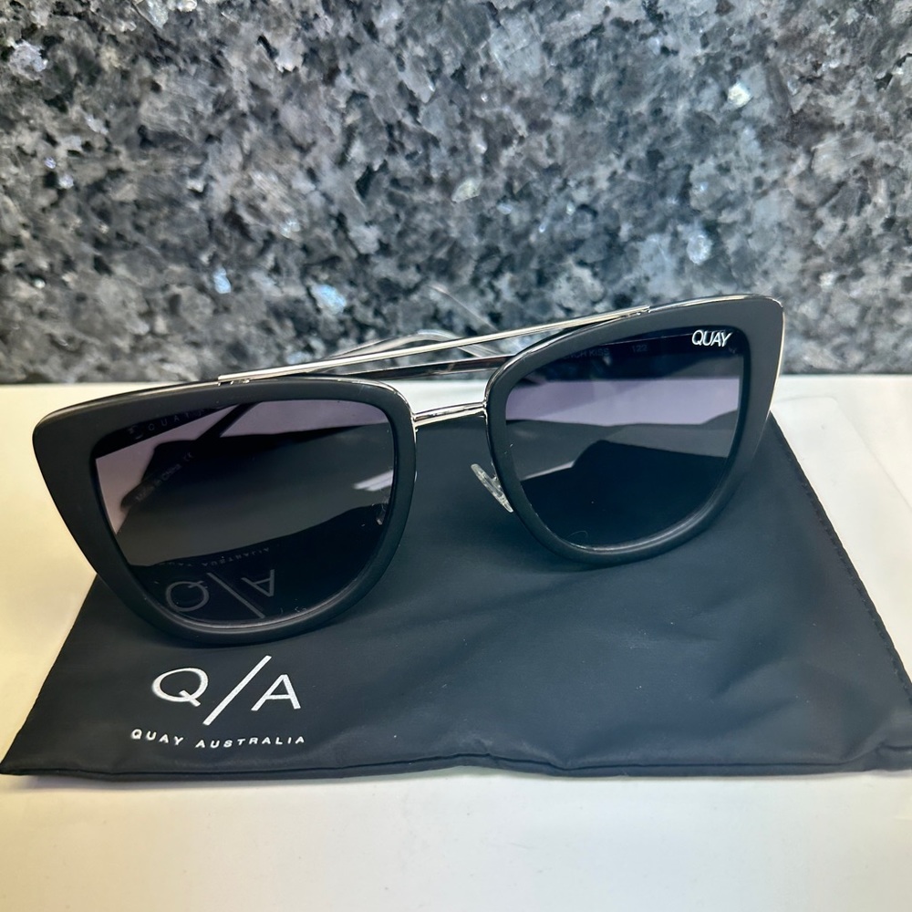 Quay French Kiss sunglasses